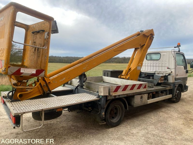 Nacelle Multitel 160 ALU DS monté sur Nissan Cabstar - Iné stroje: obrázok 2 Nacelle Multitel 160 ALU DS monté sur Nissan Cabstar - Iné stroje: obrázok 2