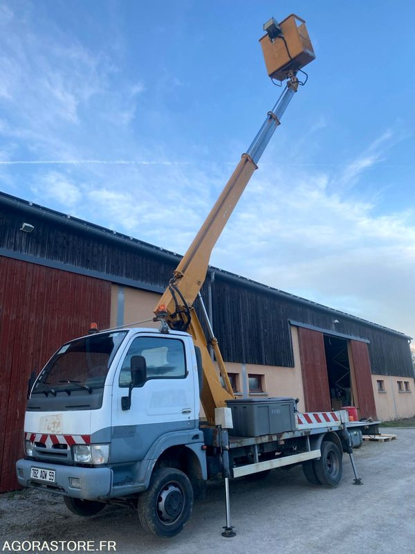 Nacelle Multitel 160 ALU DS monté sur Nissan Cabstar - Iné stroje: obrázok 3 Nacelle Multitel 160 ALU DS monté sur Nissan Cabstar - Iné stroje: obrázok 3