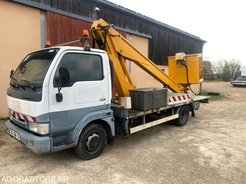 Nacelle Multitel 160 ALU DS monté sur Nissan Cabstar - Iné stroje: obrázok 1 Nacelle Multitel 160 ALU DS monté sur Nissan Cabstar - Iné stroje: obrázok 1