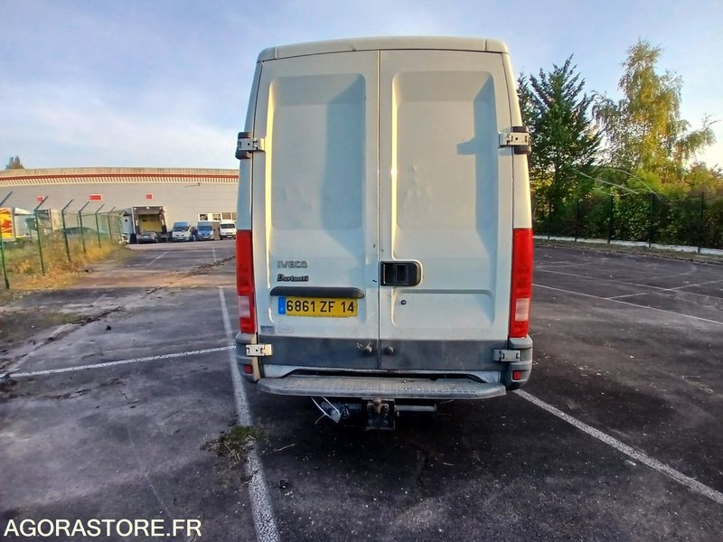 Iveco Daily – Diesel – 2004-172 288 KM - Furgon: obrázok 3 Iveco Daily – Diesel – 2004-172 288 KM - Furgon: obrázok 3