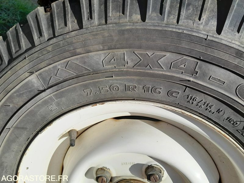 Land Rover Defender - 2005 - 120713kms - 8575SE58 - SUV: obrázok 3 Land Rover Defender - 2005 - 120713kms - 8575SE58 - SUV: obrázok 3