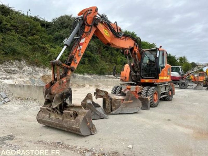 Liebherr A918 COMPACT - 2014 / 15000 HEURES - Rýpadlo: obrázok 1 Liebherr A918 COMPACT - 2014 / 15000 HEURES - Rýpadlo: obrázok 1