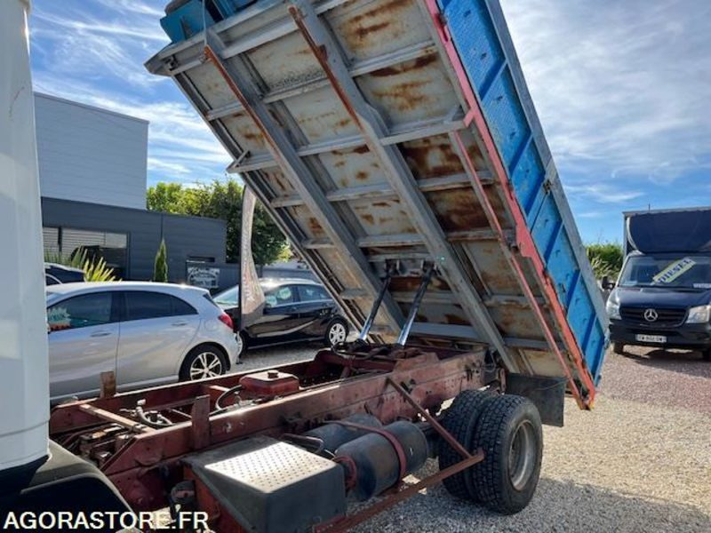 MERCEDES 809 D BENNE 7T5 - 1990 - 186 490km NOMBREUX TRAVAUX EFFECTUES/FACTURES - Dodávka sklápač: obrázok 5 MERCEDES 809 D BENNE 7T5 - 1990 - 186 490km NOMBREUX TRAVAUX EFFECTUES/FACTURES - Dodávka sklápač: obrázok 5