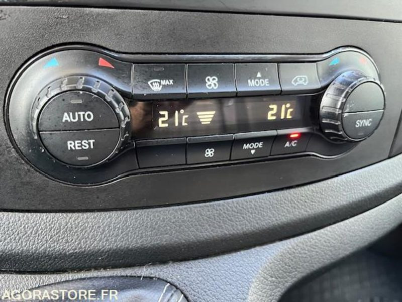 MERCEDES VITO FOURGON 116 CDI BLUETEC PROPULSION LONG 3 PLACES BV6 - Furgon: obrázok 4 MERCEDES VITO FOURGON 116 CDI BLUETEC PROPULSION LONG 3 PLACES BV6 - Furgon: obrázok 4