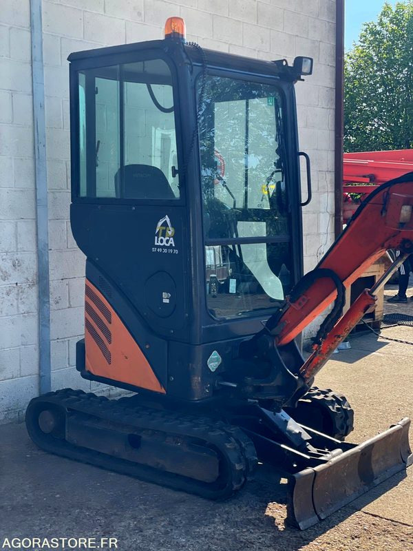 MINI-PELLE SUR CHENILLE CAOUTCHOUC HITACHI ZX17U-2 15CV 1.9T AVEC 3 GODETS - Rýpadlo: obrázok 4 MINI-PELLE SUR CHENILLE CAOUTCHOUC HITACHI ZX17U-2 15CV 1.9T AVEC 3 GODETS - Rýpadlo: obrázok 4