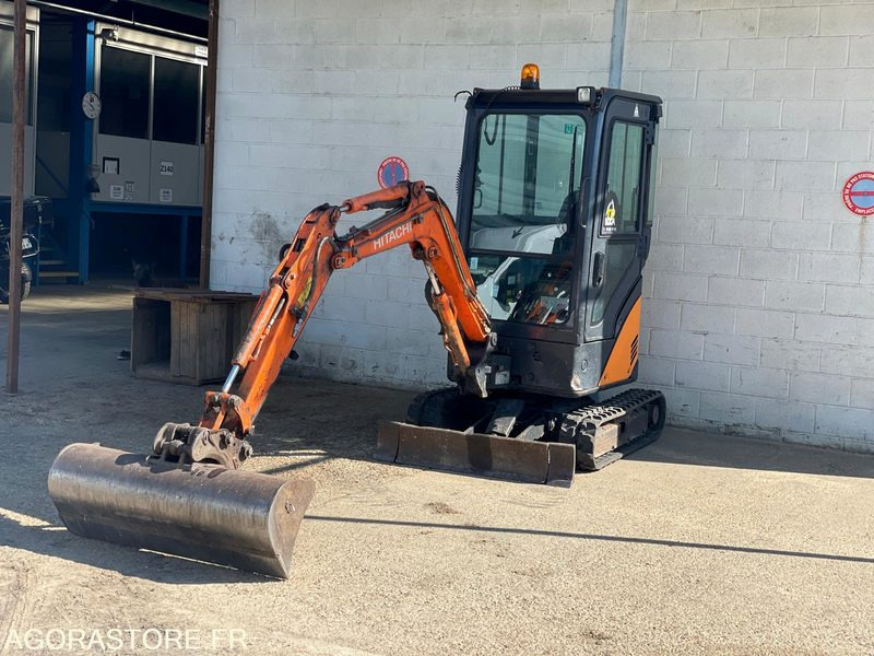 MINI-PELLE SUR CHENILLE CAOUTCHOUC HITACHI ZX17U-2 15CV 1.9T AVEC 3 GODETS - Rýpadlo: obrázok 1 MINI-PELLE SUR CHENILLE CAOUTCHOUC HITACHI ZX17U-2 15CV 1.9T AVEC 3 GODETS - Rýpadlo: obrázok 1