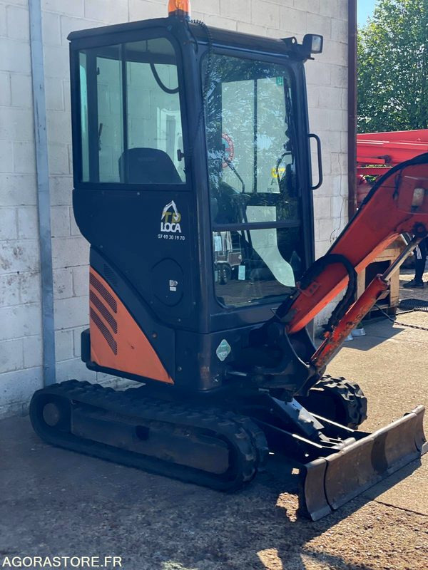 MINI-PELLE SUR CHENILLE CAOUTCHOUC HITACHI ZX17U-2 15CV 1.9T AVEC 3 GODETS - Rýpadlo: obrázok 4 MINI-PELLE SUR CHENILLE CAOUTCHOUC HITACHI ZX17U-2 15CV 1.9T AVEC 3 GODETS - Rýpadlo: obrázok 4