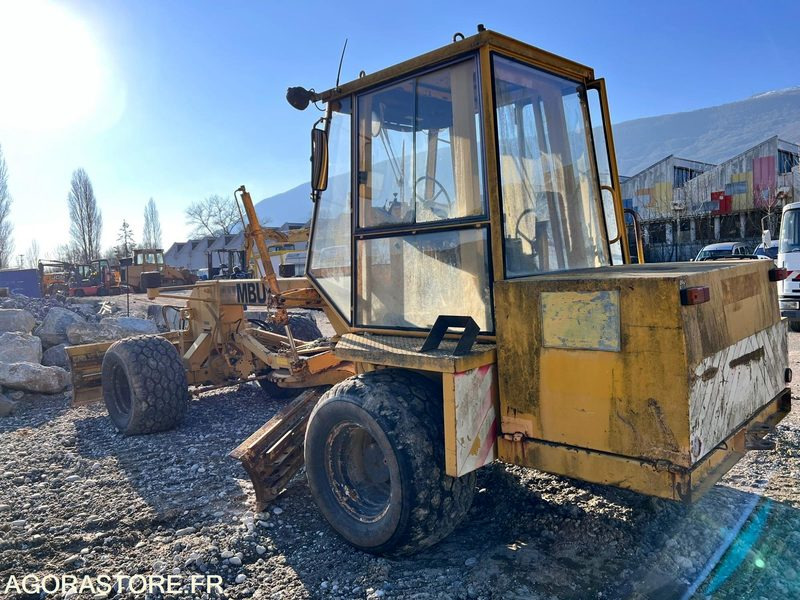 NIVELEUSE MBU G50A 7T - 1990 / 6892 HEURES - Zrovnávač: obrázok 3 NIVELEUSE MBU G50A 7T - 1990 / 6892 HEURES - Zrovnávač: obrázok 3