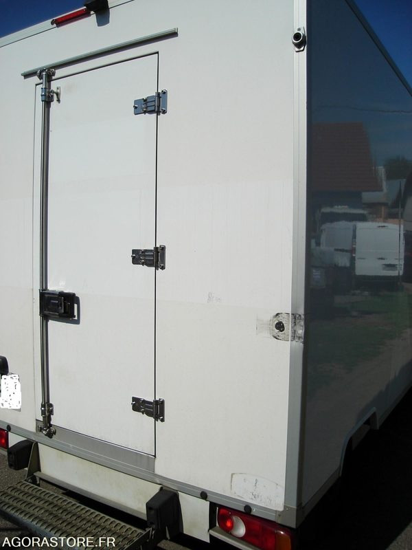 OPEL VIVARO FRIGORIFIQUE - 2017 - 159600KM - Chladiarenská dodávka: obrázok 3 OPEL VIVARO FRIGORIFIQUE - 2017 - 159600KM - Chladiarenská dodávka: obrázok 3