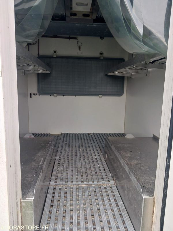 OPEL VIVARO FRIGORIFIQUE - 2017 - 159600KM - Chladiarenská dodávka: obrázok 4 OPEL VIVARO FRIGORIFIQUE - 2017 - 159600KM - Chladiarenská dodávka: obrázok 4