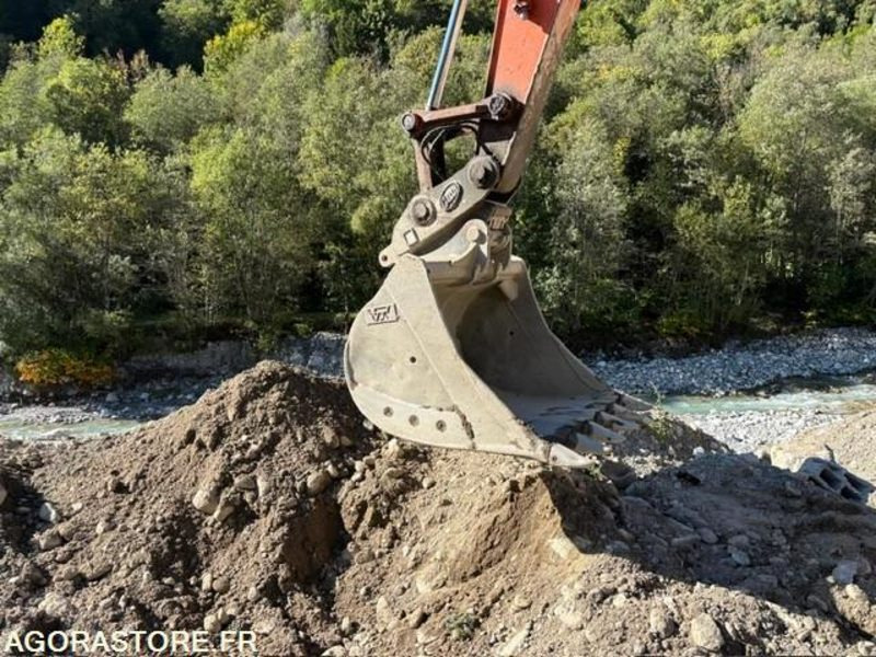 PELLE A CHENILLE ACIER HITACHI ZX130LCN-5B - Rýpadlo: obrázok 3 PELLE A CHENILLE ACIER HITACHI ZX130LCN-5B - Rýpadlo: obrázok 3