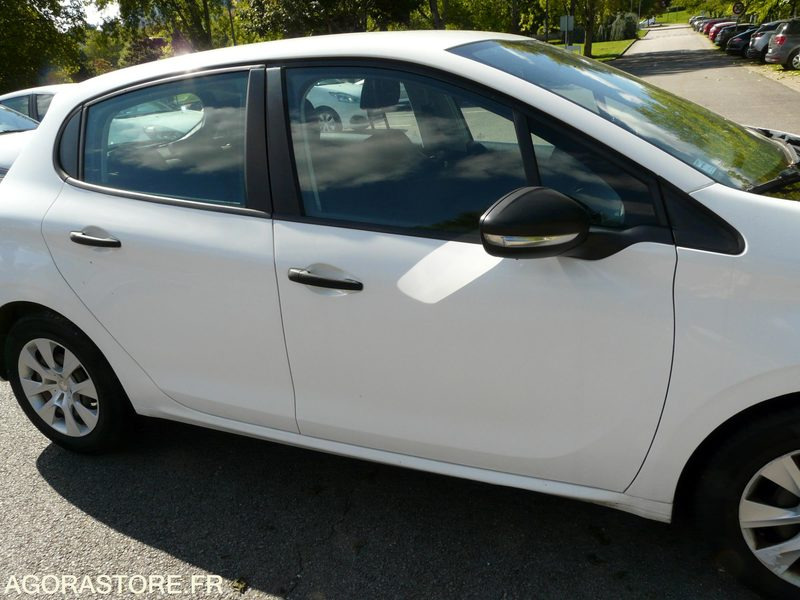 PEUGEOT 208 DX177CZ - Automobil: obrázok 3 PEUGEOT 208 DX177CZ - Automobil: obrázok 3