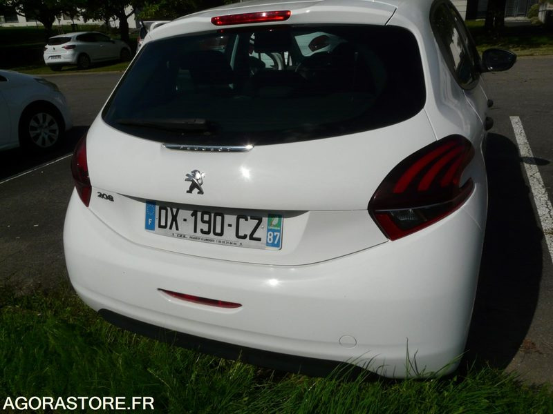 PEUGEOT 208 DX190CZ - Automobil: obrázok 3 PEUGEOT 208 DX190CZ - Automobil: obrázok 3