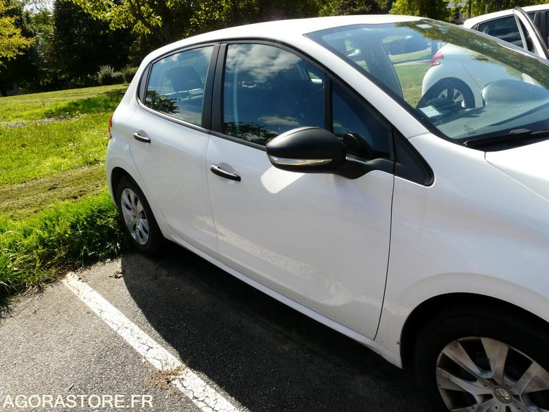 PEUGEOT 208 DX190CZ - Automobil: obrázok 2 PEUGEOT 208 DX190CZ - Automobil: obrázok 2