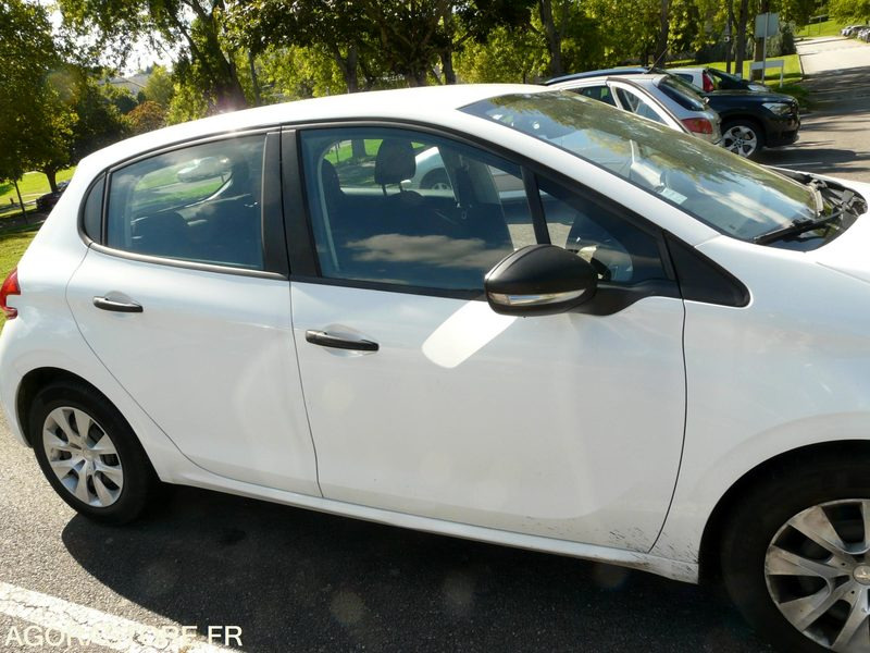 PEUGEOT 208 DX201CZ - Automobil: obrázok 2 PEUGEOT 208 DX201CZ - Automobil: obrázok 2