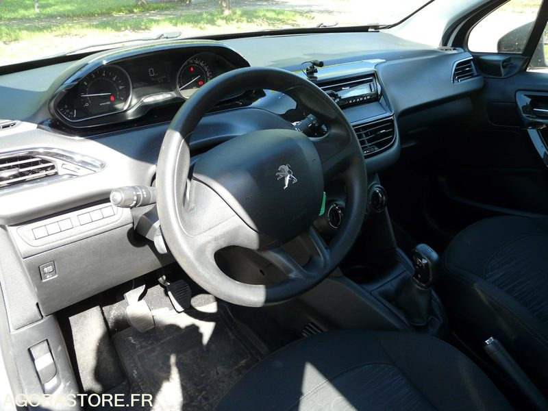 PEUGEOT 208 DX207CZ - Automobil: obrázok 5 PEUGEOT 208 DX207CZ - Automobil: obrázok 5