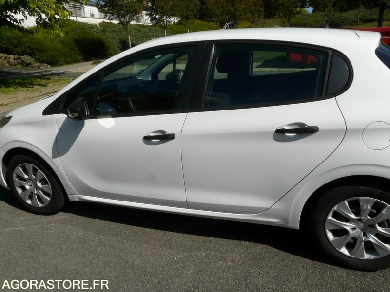 PEUGEOT 208 DX207CZ - Automobil: obrázok 4 PEUGEOT 208 DX207CZ - Automobil: obrázok 4