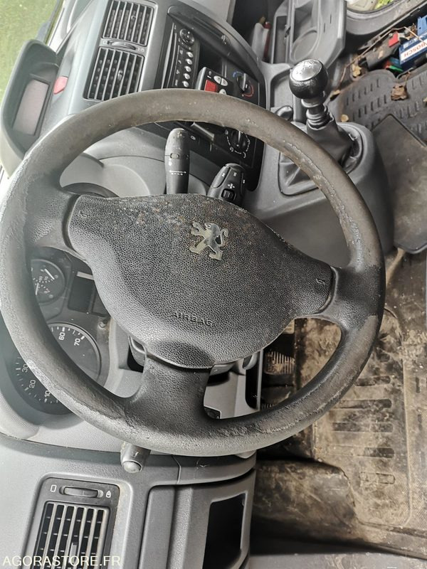 PEUGEOT FRIGORIFIQUE - Chladiarenská dodávka: obrázok 4 PEUGEOT FRIGORIFIQUE - Chladiarenská dodávka: obrázok 4