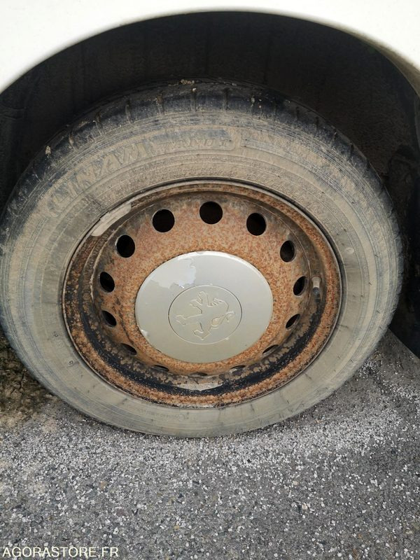 PEUGEOT FRIGORIFIQUE - Chladiarenská dodávka: obrázok 5 PEUGEOT FRIGORIFIQUE - Chladiarenská dodávka: obrázok 5