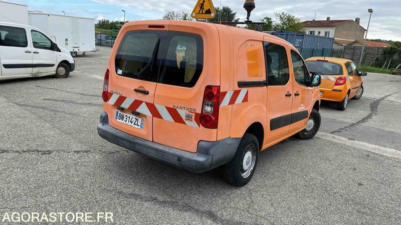 PEUGEOT PARTNER 4X4 DANGEL - 182618 KM - Malá dodávka: obrázok 4 PEUGEOT PARTNER 4X4 DANGEL - 182618 KM - Malá dodávka: obrázok 4