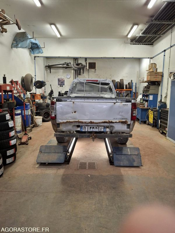 PICK UP D MAX ISUZU - Pick-up: obrázok 2 PICK UP D MAX ISUZU - Pick-up: obrázok 2