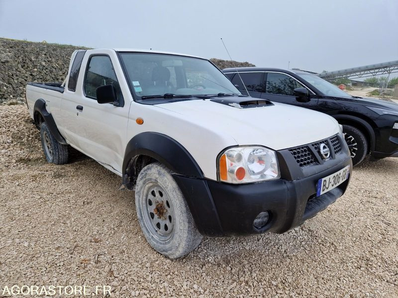 PICK UP NISSAN PNP 400 - BJ306GB - 2011 / 181 046 KM - Automobil: obrázok 2 PICK UP NISSAN PNP 400 - BJ306GB - 2011 / 181 046 KM - Automobil: obrázok 2