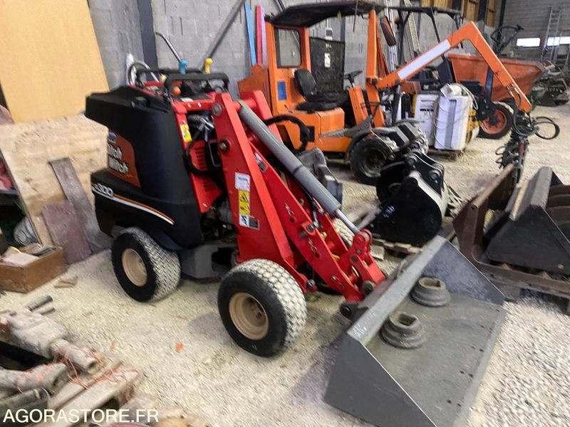 PORTE-OUTILS DITCH WITCH ZAHN R300 - Nakladač: obrázok 2 PORTE-OUTILS DITCH WITCH ZAHN R300 - Nakladač: obrázok 2