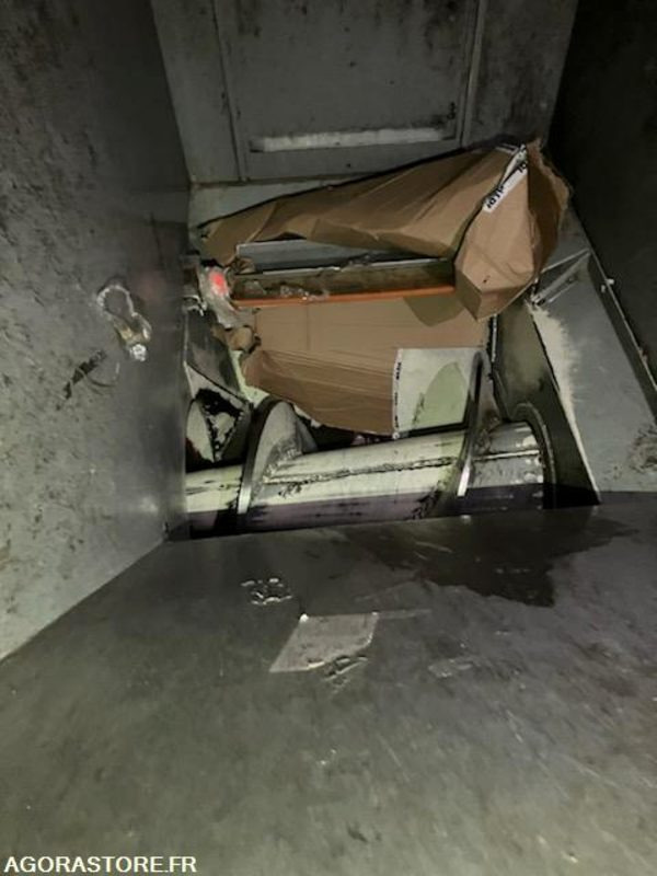 PRESSE A CARTON A VIS PRESTO SPN15 - 2009 - Nástroj/ Vybavenie: obrázok 1 PRESSE A CARTON A VIS PRESTO SPN15 - 2009 - Nástroj/ Vybavenie: obrázok 1