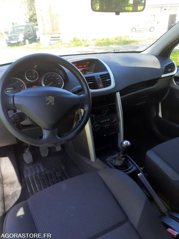 Peugeot 207 1.4 hdi 70 cv - Automobil: obrázok 5 Peugeot 207 1.4 hdi 70 cv - Automobil: obrázok 5