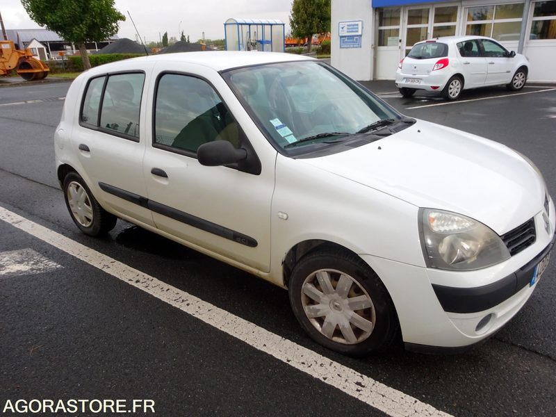 RENAULT CLIO - 2005 - 169150KM - Automobil: obrázok 4 RENAULT CLIO - 2005 - 169150KM - Automobil: obrázok 4