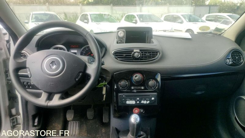 RENAULT CLIO - 2011 - 202079kms - Automobil: obrázok 4 RENAULT CLIO - 2011 - 202079kms - Automobil: obrázok 4