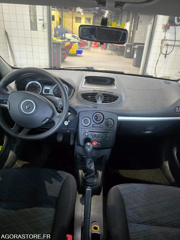 RENAULT CLIO - Automobil: obrázok 2 RENAULT CLIO - Automobil: obrázok 2