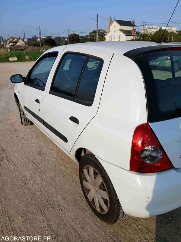 RENAULT CLIO II 1.5 DCI DE 2008 - Automobil: obrázok 4 RENAULT CLIO II 1.5 DCI DE 2008 - Automobil: obrázok 4
