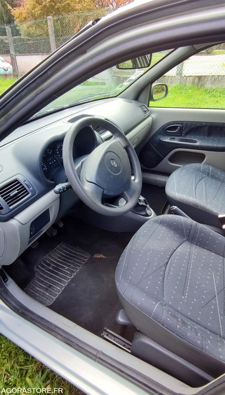 RENAULT CLIO II - Automobil: obrázok 5 RENAULT CLIO II - Automobil: obrázok 5