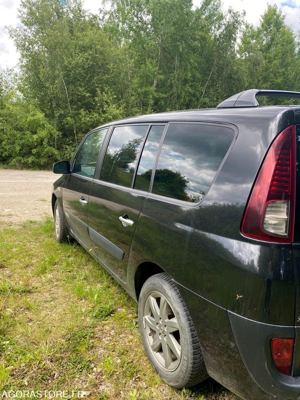 RENAULT ESPACE / 182 000 KM / 2011 / BY-961-XJ - Automobil: obrázok 4 RENAULT ESPACE / 182 000 KM / 2011 / BY-961-XJ - Automobil: obrázok 4