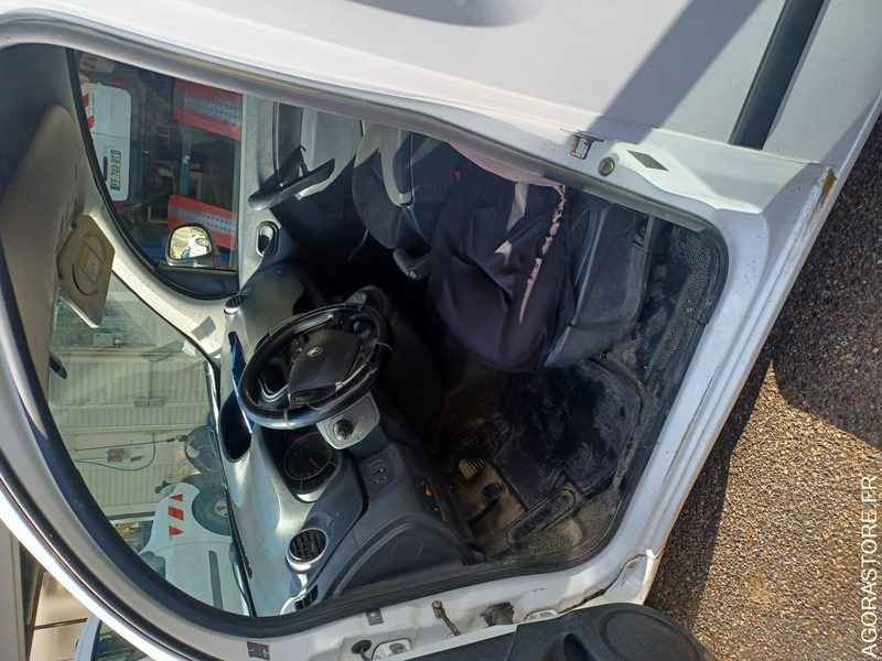 RENAULT KANGOO / REF SCP : 957 - Furgon: obrázok 4 RENAULT KANGOO / REF SCP : 957 - Furgon: obrázok 4