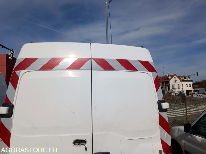 RENAULT MASTER - 2004 - 185782km - Furgon: obrázok 5 RENAULT MASTER - 2004 - 185782km - Furgon: obrázok 5