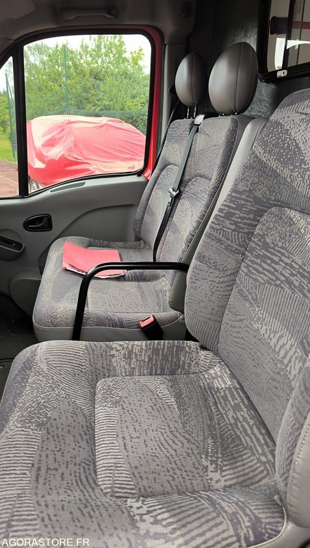 RENAULT MASTER II 2,5DCI - 2006 - Furgon: obrázok 3 RENAULT MASTER II 2,5DCI - 2006 - Furgon: obrázok 3
