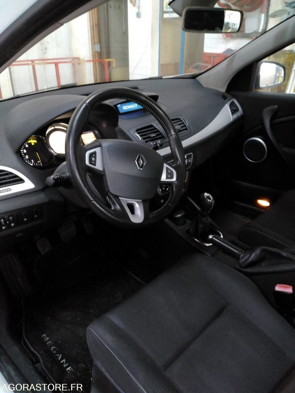 RENAULT MEGANE DIESEL - Automobil: obrázok 5 RENAULT MEGANE DIESEL - Automobil: obrázok 5