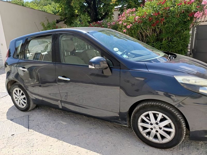 RENAULT SCENIC - 2009 - 154900KMS - Automobil: obrázok 2 RENAULT SCENIC - 2009 - 154900KMS - Automobil: obrázok 2