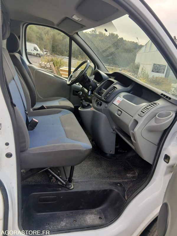RENAULT TRAFIC - 2011 - 238418 Kms - Furgon: obrázok 4 RENAULT TRAFIC - 2011 - 238418 Kms - Furgon: obrázok 4