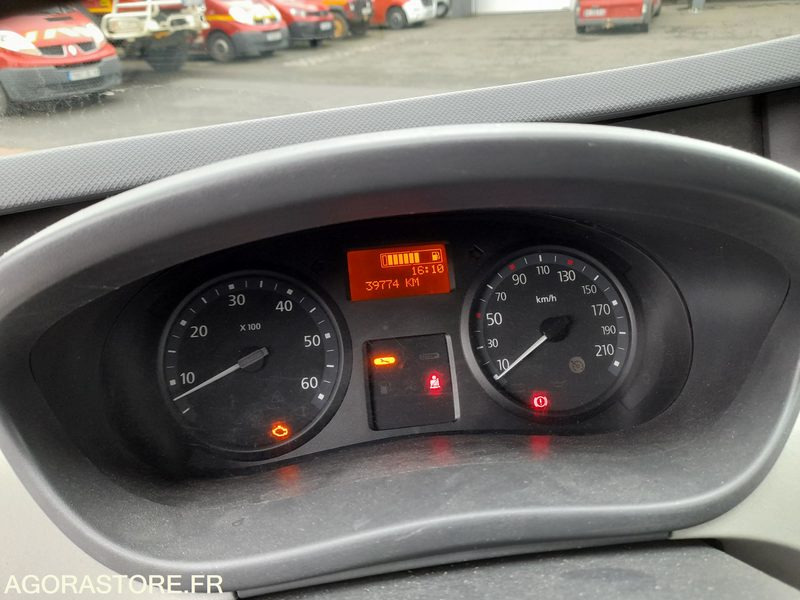 RENAULT Trafic II Fourgon Phase 2 L2H2 1200kg 2.0 dCi 16V 115 cv (MECA 563) - Furgon: obrázok 3 RENAULT Trafic II Fourgon Phase 2 L2H2 1200kg 2.0 dCi 16V 115 cv (MECA 563) - Furgon: obrázok 3