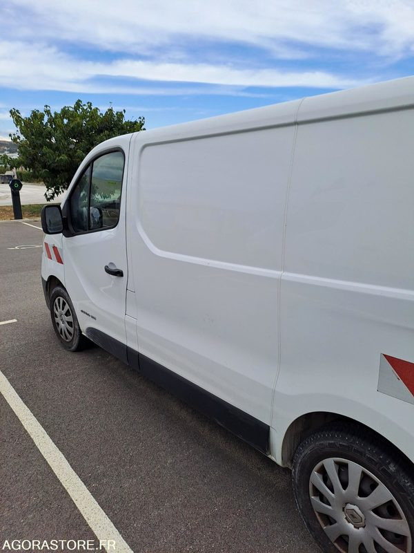 RENAULT Trafic VU 4p Fourgon FG-GCF L1 - 2015 - 313823 KM - P1511325 - Furgon: obrázok 2 RENAULT Trafic VU 4p Fourgon FG-GCF L1 - 2015 - 313823 KM - P1511325 - Furgon: obrázok 2