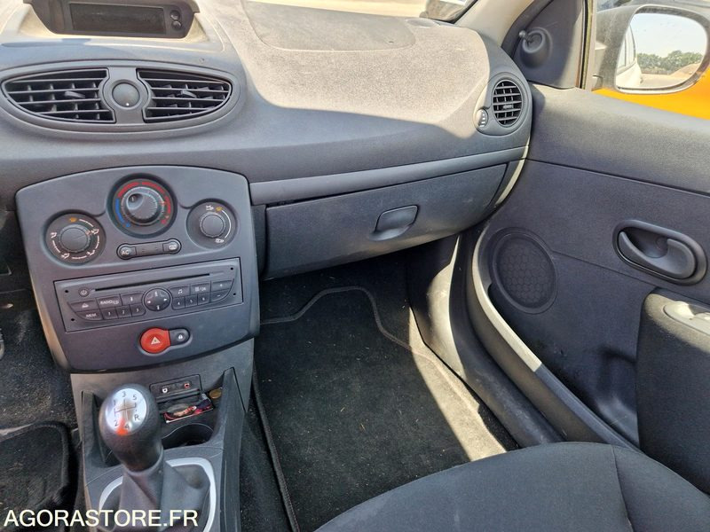 Renault Clio - CP288GX - Automobil: obrázok 5 Renault Clio - CP288GX - Automobil: obrázok 5