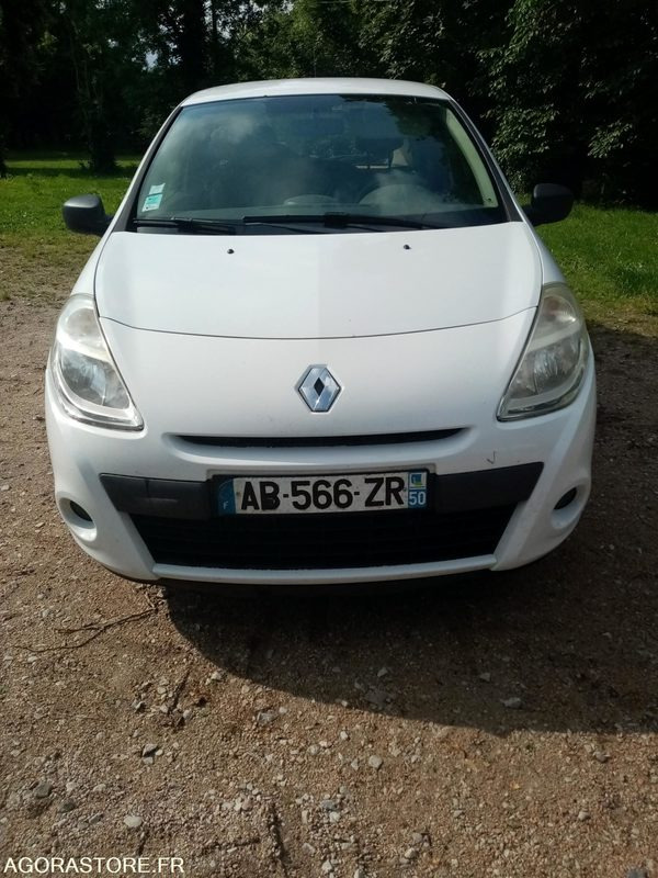 Renault Clio III 2 places 1.5 L Diesel - 211 000km - Automobil: obrázok 1 Renault Clio III 2 places 1.5 L Diesel - 211 000km - Automobil: obrázok 1