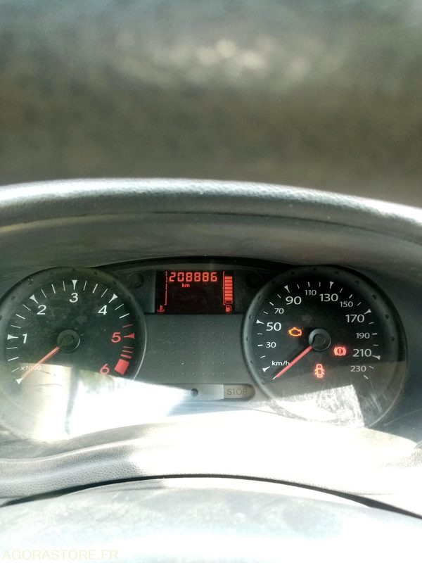 Renault Clio III 2 places 1.5 L Diesel - 211 000km - Automobil: obrázok 3 Renault Clio III 2 places 1.5 L Diesel - 211 000km - Automobil: obrázok 3