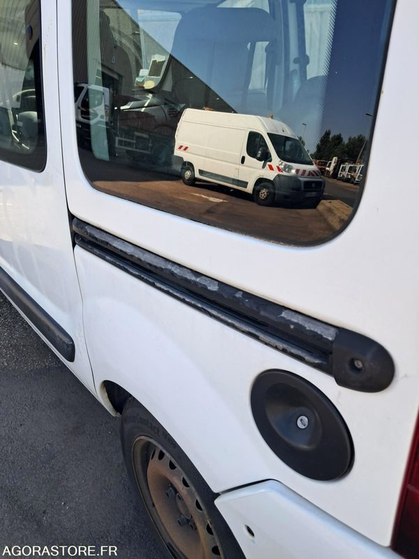 Renault Kangoo 257-AAS-42 - Automobil: obrázok 4 Renault Kangoo 257-AAS-42 - Automobil: obrázok 4