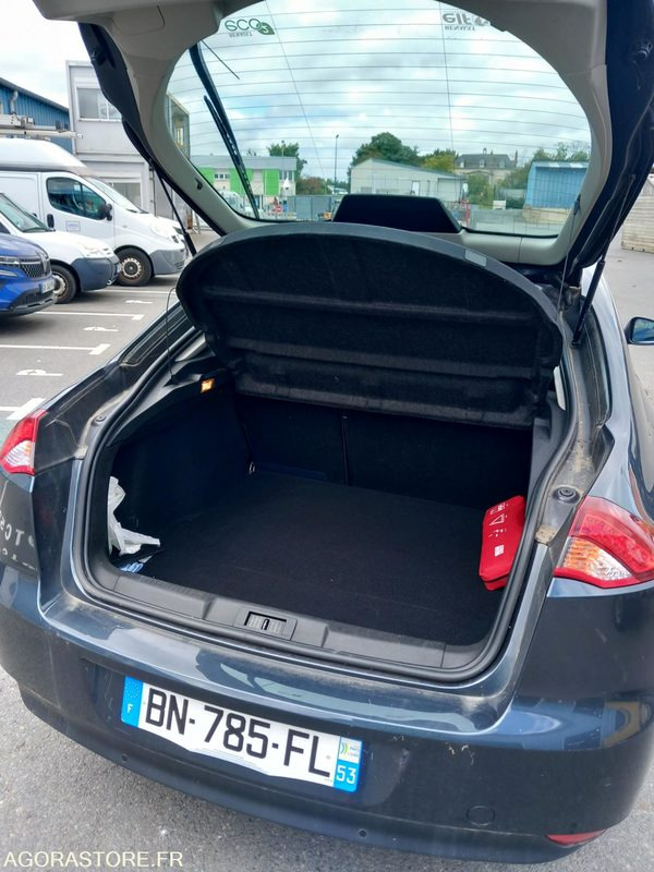 Renault Laguna BN785FL - Automobil: obrázok 4 Renault Laguna BN785FL - Automobil: obrázok 4