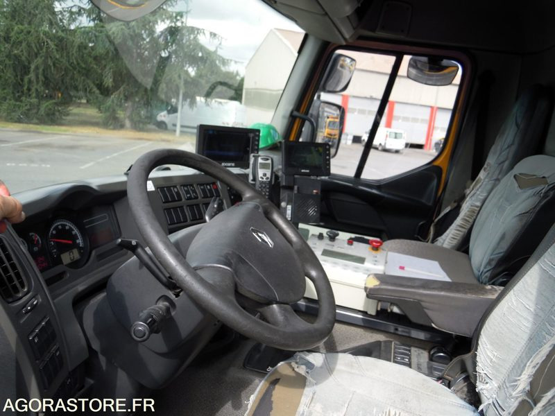 Renault Premium 380 6x2 DXI 11 équipé d'une benne SEMAT OM Série 14000 - Auto na odvoz odpadu: obrázok 3 Renault Premium 380 6x2 DXI 11 équipé d'une benne SEMAT OM Série 14000 - Auto na odvoz odpadu: obrázok 3