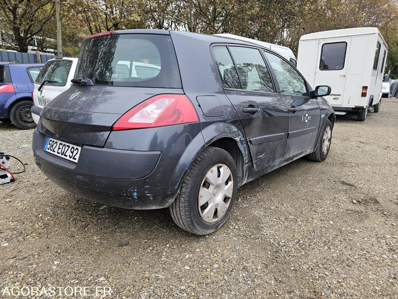 Renault megane - 582EQZ92 - 2005 - 124729km - Automobil: obrázok 3 Renault megane - 582EQZ92 - 2005 - 124729km - Automobil: obrázok 3